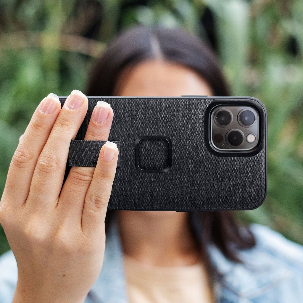 Kryt s poutkem iPhone 15 Pro Peak Design Mobile Everyday Loop Case V2 - půlnočně modrý - iSTYLE CZ