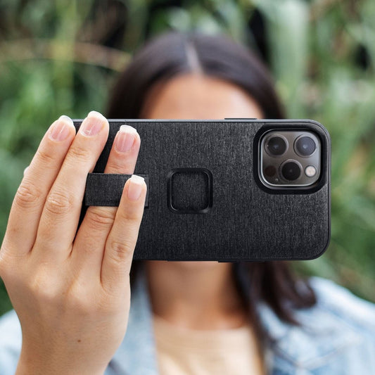 Kryt s poutkem iPhone 15 Pro Peak Design Mobile Everyday Loop Case V2 - půlnočně modrý - iSTYLE CZ