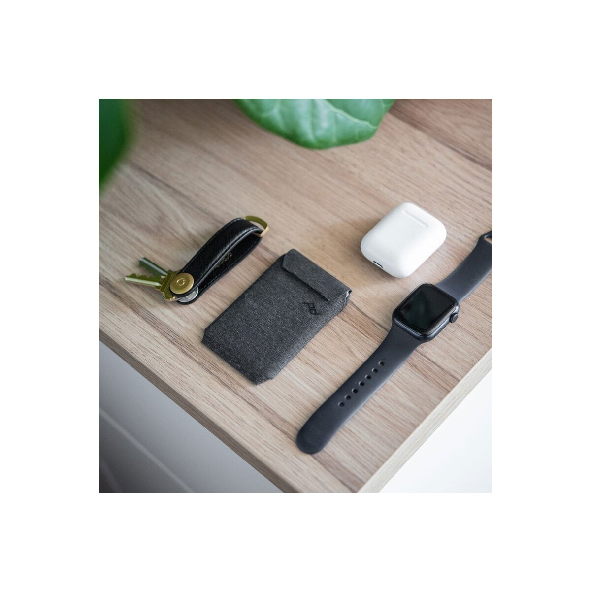 MagSafe peněženka Peak Design Slim Wallet - šedá - iSTYLE CZ