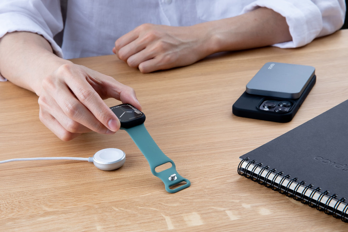 Nabíjecí kabel USB-A pro Apple Watch Epico 1,2m - stříbrný - iSTYLE CZ