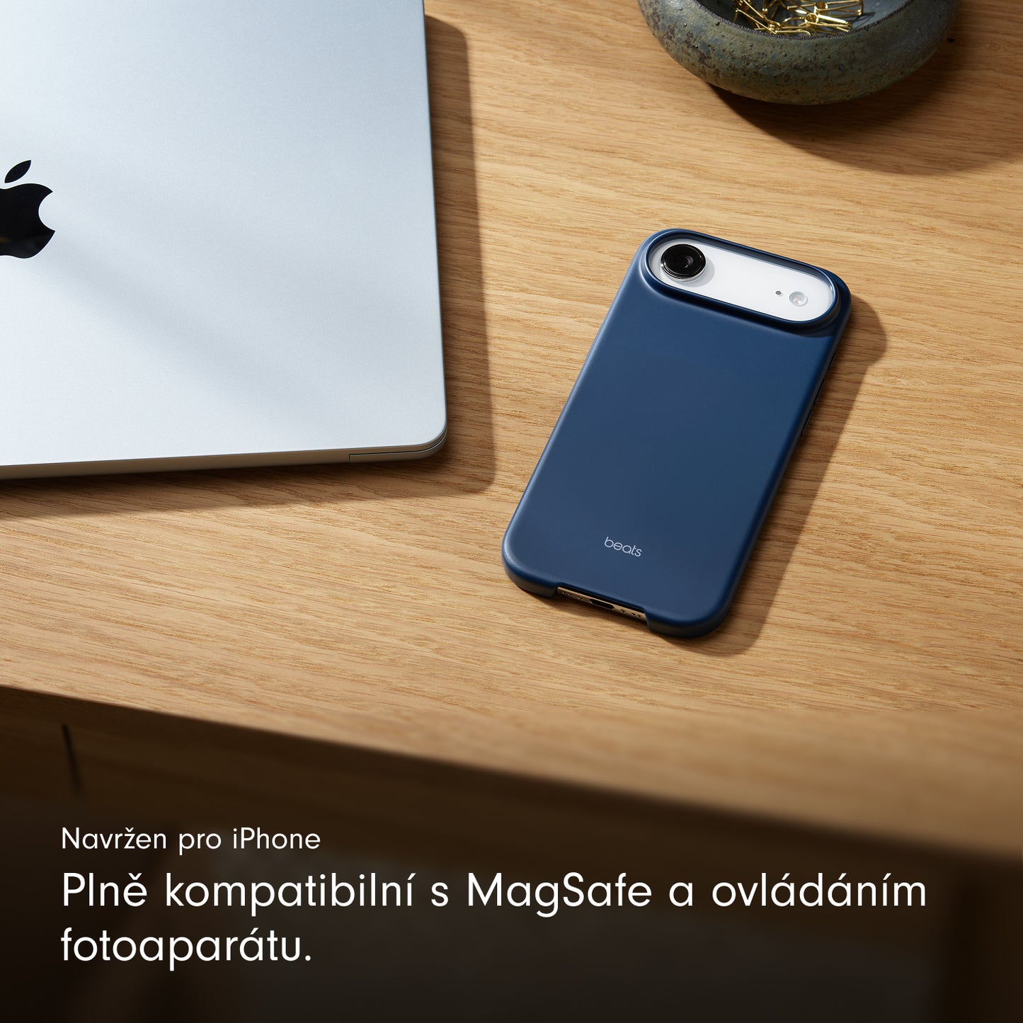 Kryt pro iPhone Air Beats s MagSafe a ovladačem fotoaparátu - hlubinně modrý - iSTYLE CZ