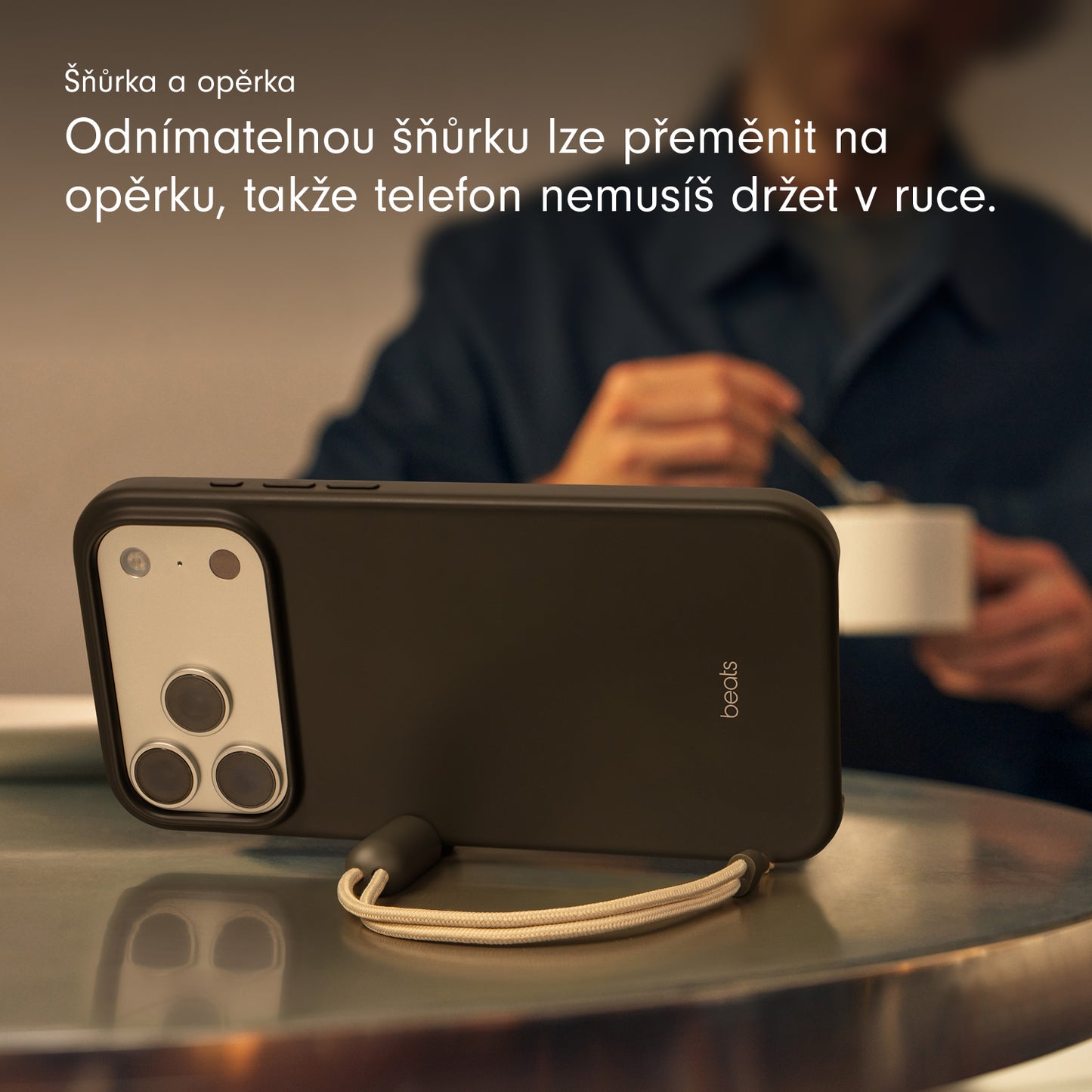 Kryt se stojánkem pro iPhone 17 Pro Max Beats s MagSafe a ovladačem fotoaparátu - granitově šedý - iSTYLE CZ