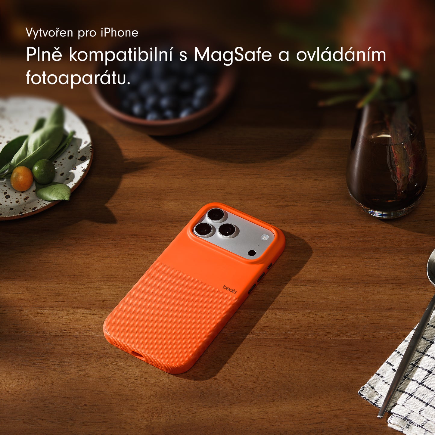Odolný kryt iPhone 17 Pro Max Beats s MagSafe a ovladačem fotoaparátu - sierra oranžový - iSTYLE CZ