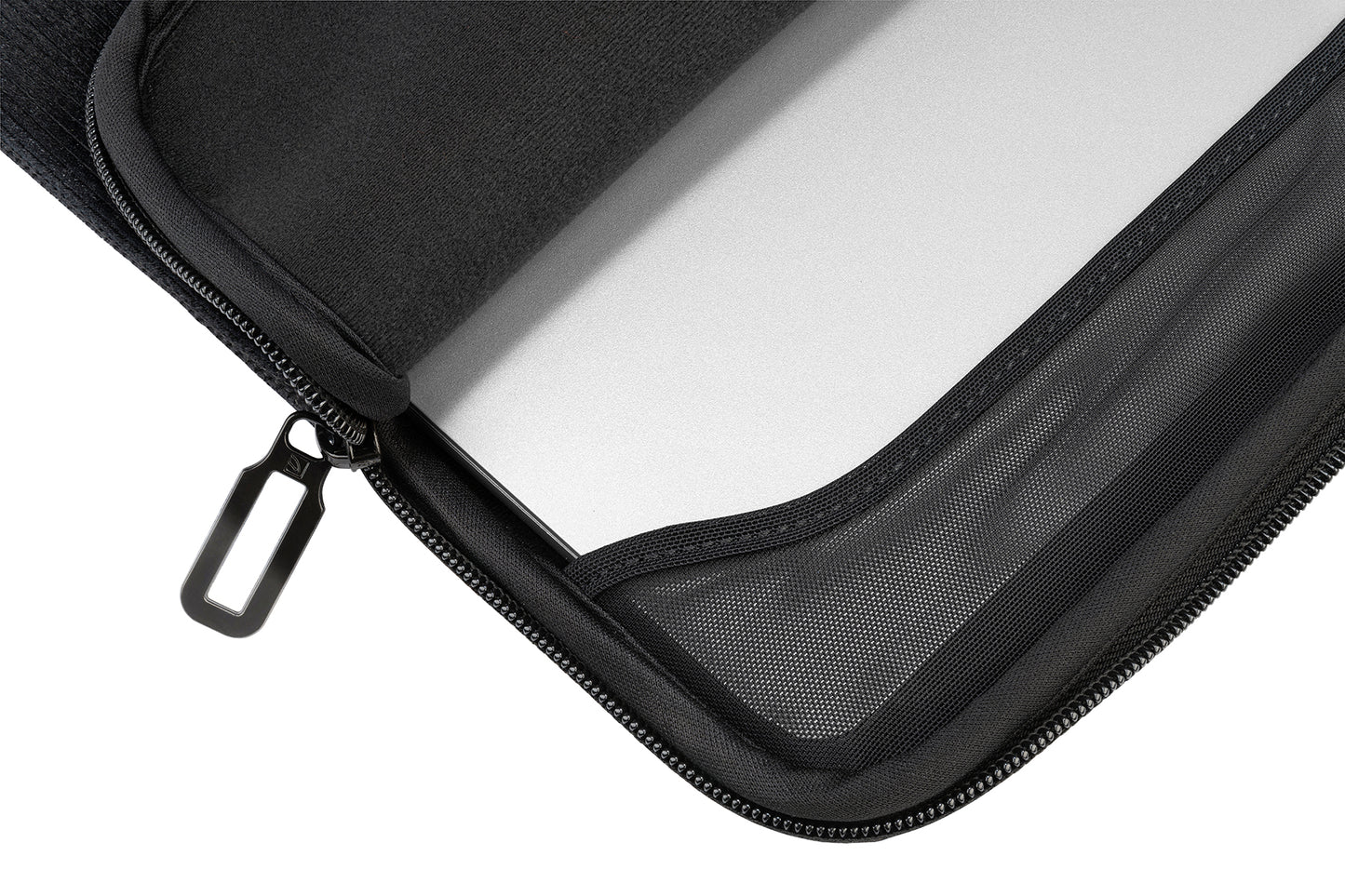 Obal Tucano Velluto na MacBook Pro 16" - černý - iSTYLE CZ