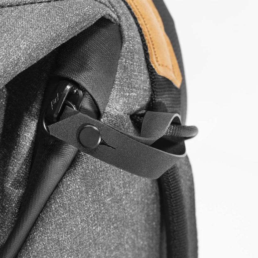 Batoh Peak Design Everyday Backpack 20L v2 - Charcoal (tmavě šedý) - iSTYLE CZ