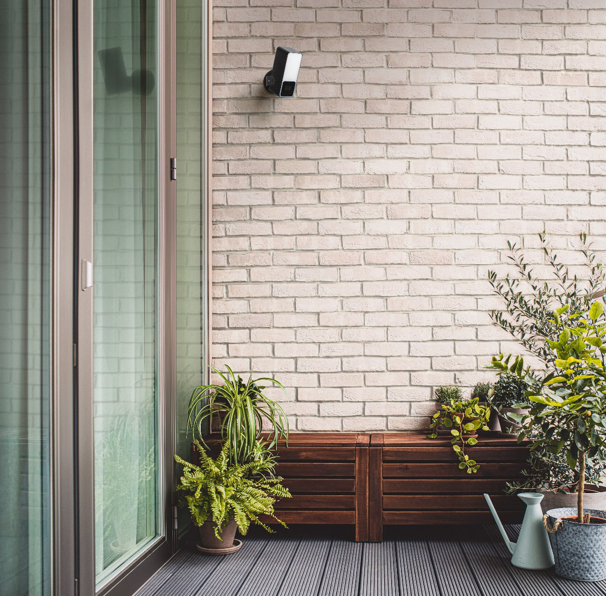 Venkovní HomeKit kamera Eve Outdoor Cam Secure Floodlight Camera - iSTYLE CZ
