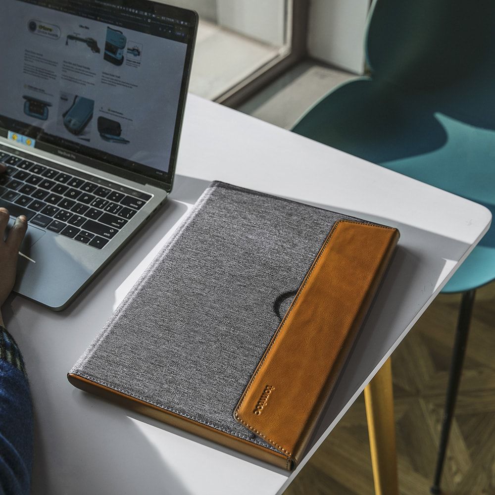 Prémiový obal tomtoc 16" MacBook Pro - šedý/koňakový - iSTYLE CZ
