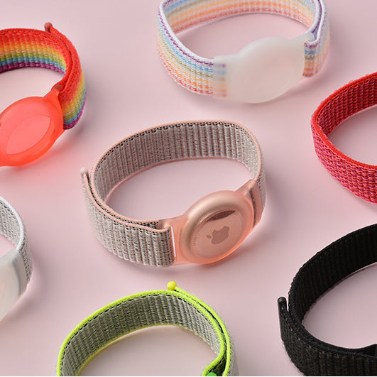 Pásek na ruku pro AirTag Mobile Origin AirTag Strap - černý - iSTYLE CZ