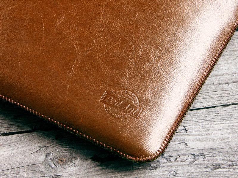 Obal na MacBook Pro 13 / Air Retina Red Ant Whiskey Aroma hnědý - iSTYLE CZ