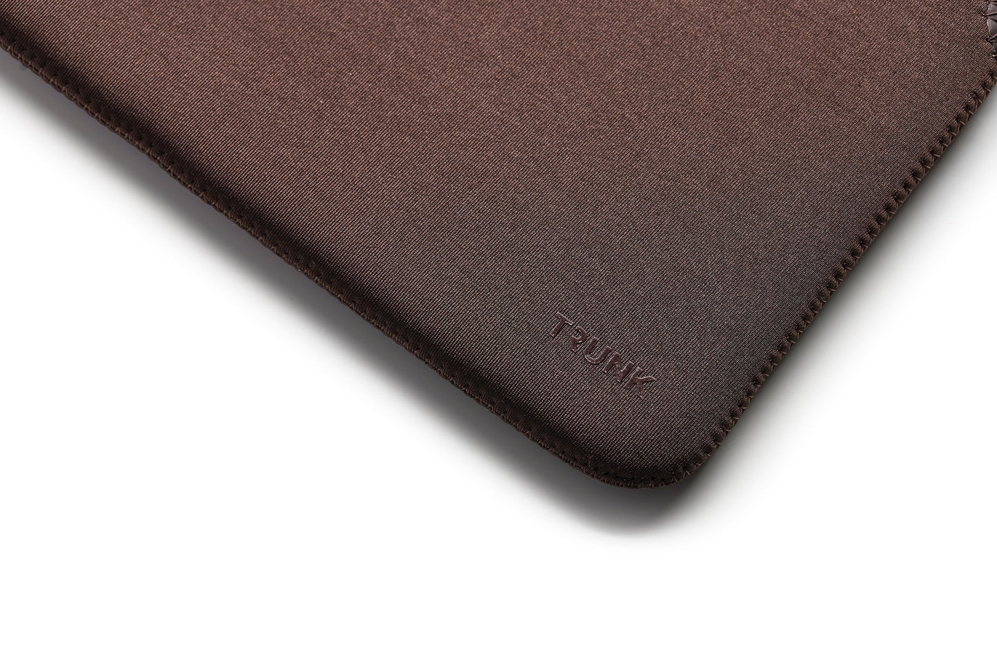 Pouzdro pro MacBook 13" Trunk Neoprene Sleeve - hnědé - iSTYLE CZ