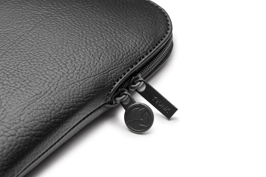 Pouzdro pro MacBook 13" Trunk Apple Peel Sleeve - černé - iSTYLE CZ