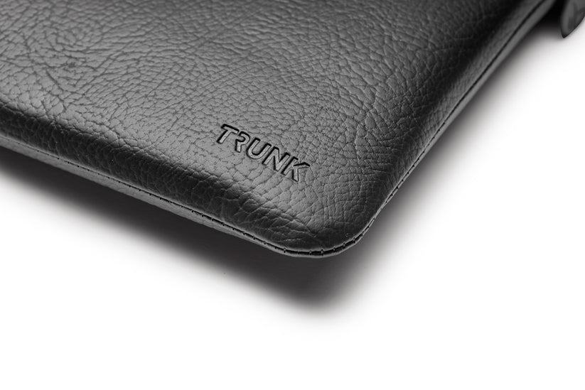 Pouzdro pro MacBook 13" Trunk Apple Peel Sleeve - černé - iSTYLE CZ