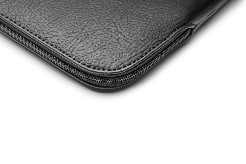 Pouzdro pro MacBook 13" Trunk Apple Peel Sleeve - černé - iSTYLE CZ