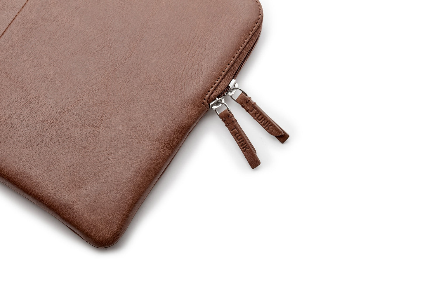 Pouzdro pro MacBook 13" Trunk Leather Sleeve - hnědé - iSTYLE CZ