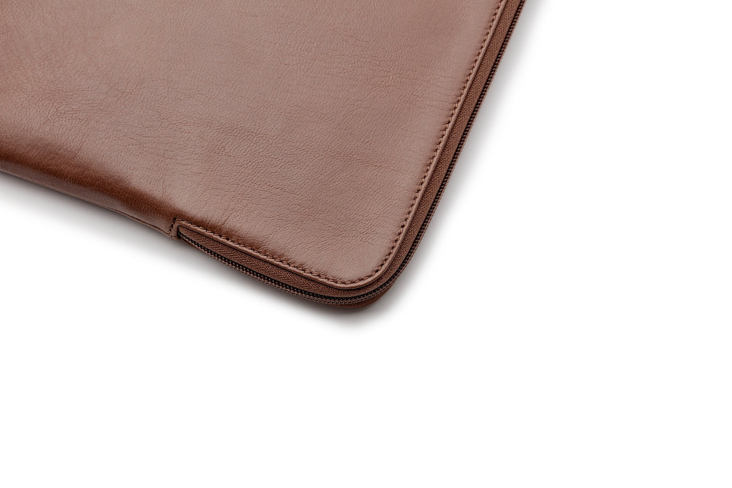 Pouzdro pro MacBook 13" Trunk Leather Sleeve - hnědé - iSTYLE CZ