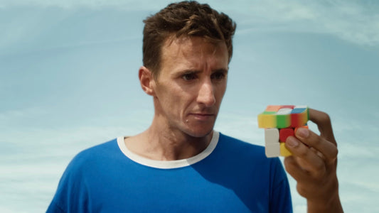 iPhone 17 Pro představen v nové reklamě „Peak Performance“.