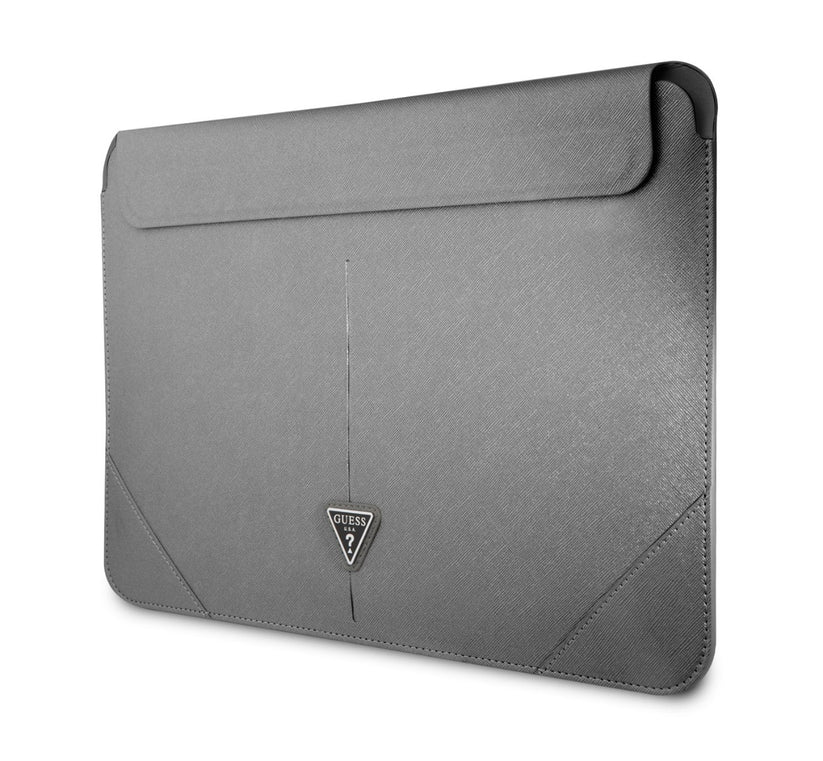 Obal Guess Saffiano Triangle Metal Logo pro MacBook 16" - stříbrný - iSTYLE CZ