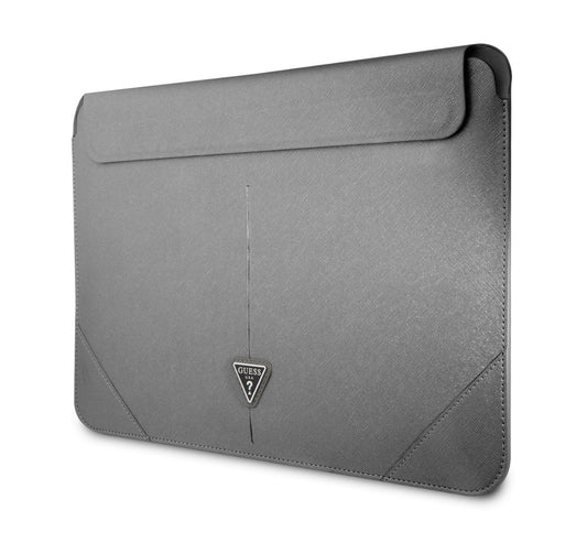 Obal Guess Saffiano Triangle Metal Logo pro MacBook 16" - stříbrný - iSTYLE CZ