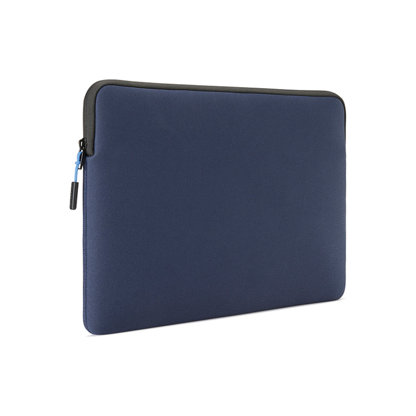 Obal pro MacBook Pro 14“/Air 13,6“ Pipetto Classic Fit Sleeve - tmavě modrý - iSTYLE CZ