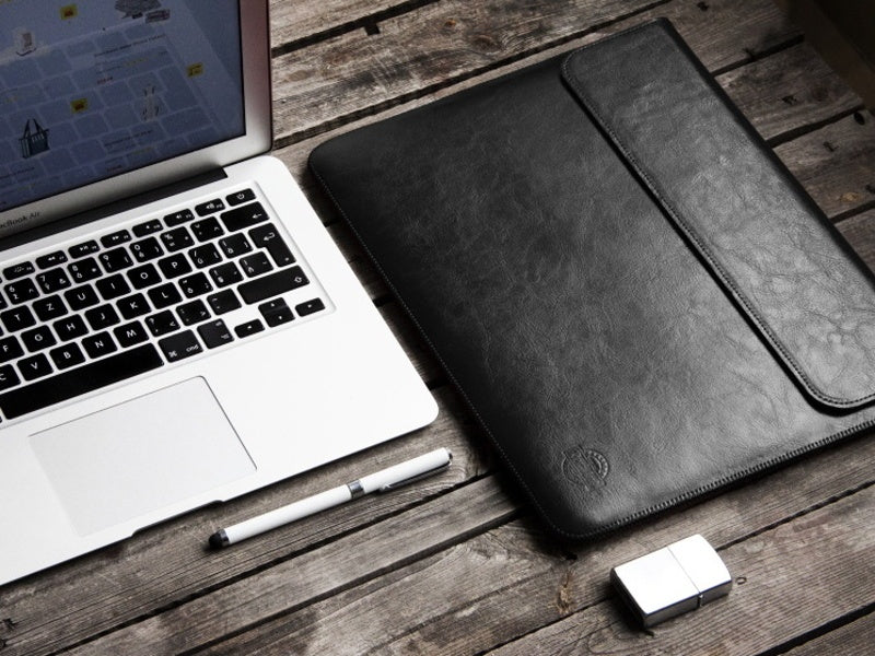 Obal na MacBook Pro 16" Red Ant Whiskey Aroma - černý - iSTYLE CZ