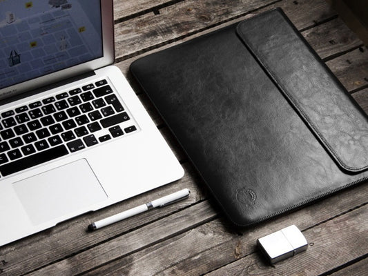 Obal na MacBook Pro 15 " Red Ant Whiskey Aroma - černý - iSTYLE CZ