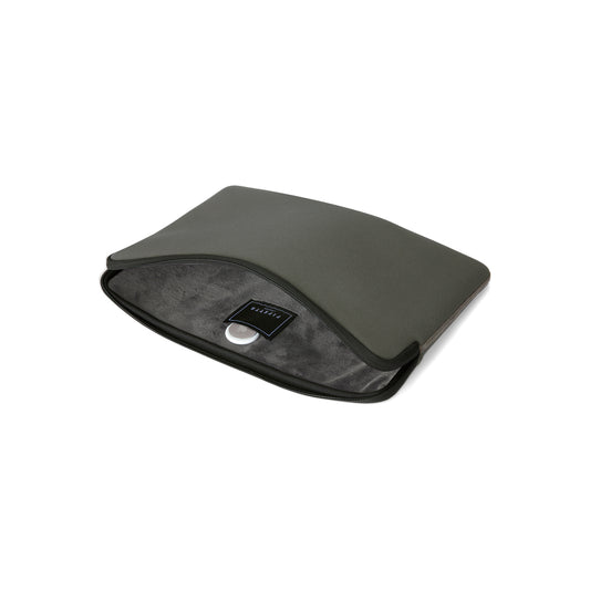 Obal pro Macbook 14" Pipetto Classic Fit Sleeve - zelený - iSTYLE CZ