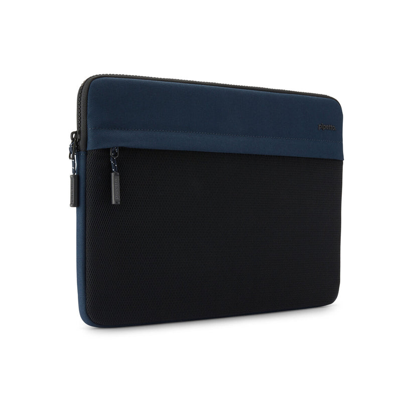 Pouzdro pro MacBook 14" Pipetto Expand Sleeve - tmavě modré - iSTYLE.cz