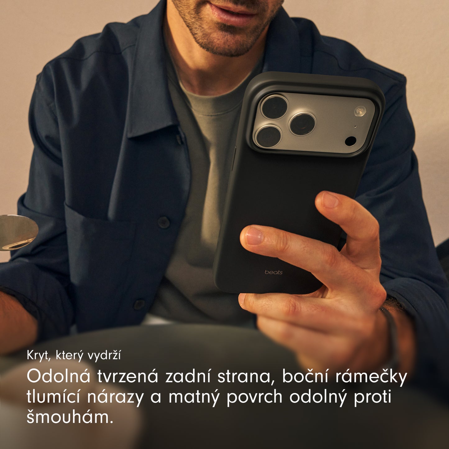 Kryt pro iPhone 17 Beats s MagSafe a ovladačem fotoaparátu - granitově šedý - iSTYLE CZ