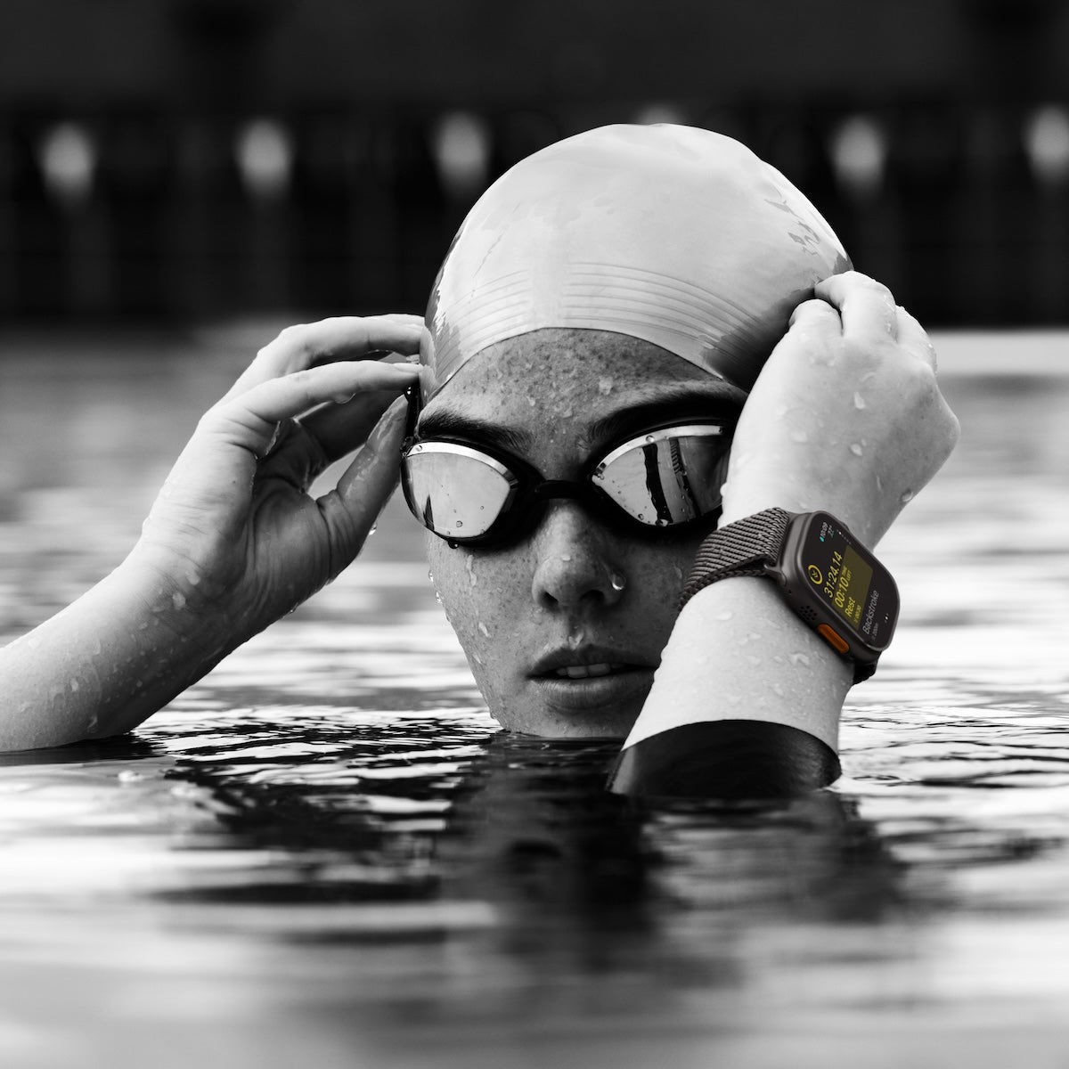 Apple Watch Ultra 2 GPS + Cellular, 49mm černě titanové pouzdro s černě titanovým milánským tahem z titanu - L (otevřený) - iSTYLE CZ