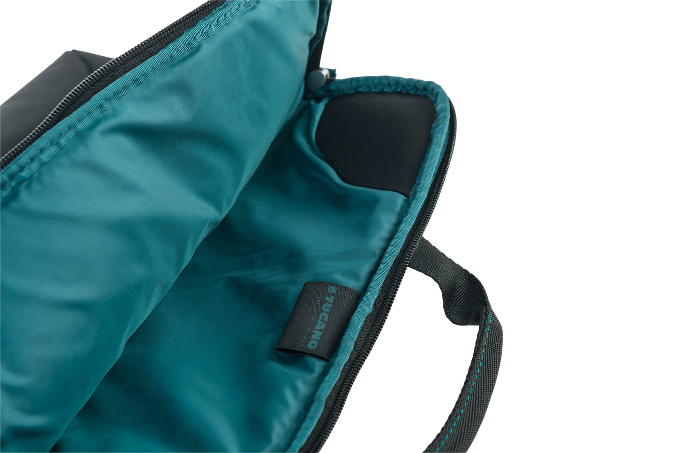 Brašna Tucano Smilza Super Slim pro MacBook 16" - černá - iSTYLE CZ