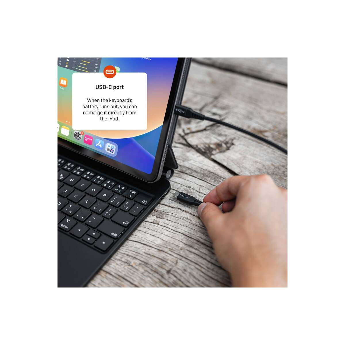 Pouzdro s bezdrátovou CZ klávesnicí FIXED Typee pro iPad 10,9" (2022) / iPad 11" (2025) - černé