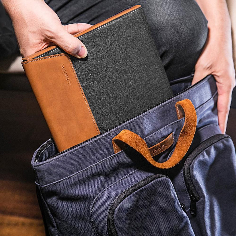 Prémiový obal tomtoc 16" MacBook Pro - šedý/koňakový - iSTYLE CZ