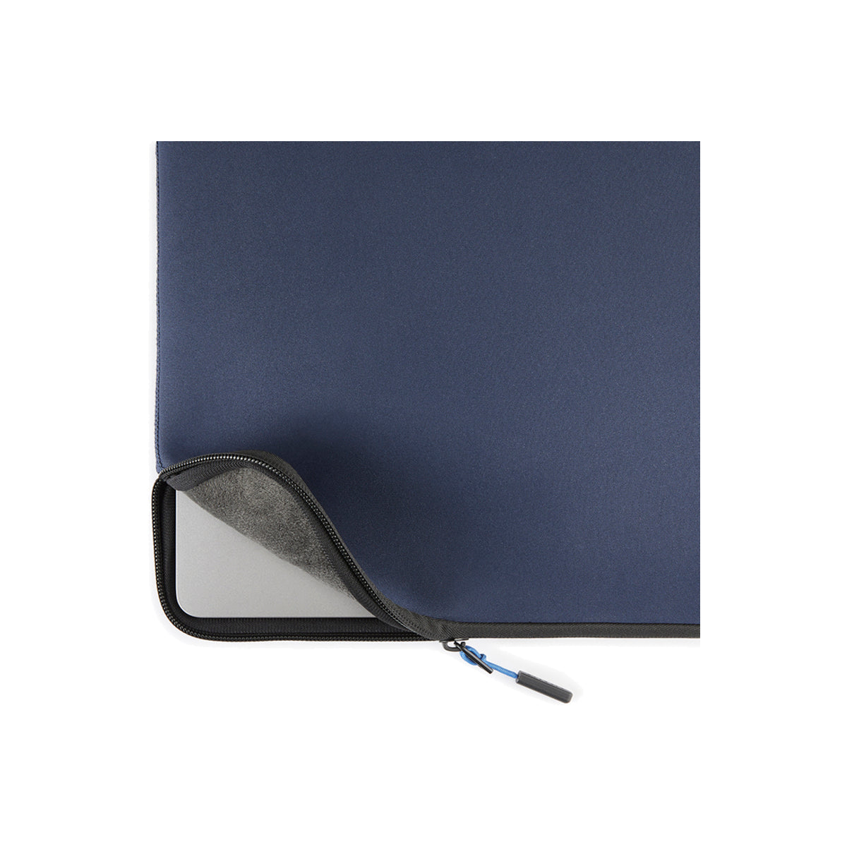 Obal pro MacBook Pro 14“/Air 13,6“ Pipetto Classic Fit Sleeve - tmavě modrý - iSTYLE CZ