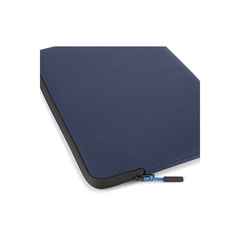 Obal pro MacBook Pro 14“/Air 13,6“ Pipetto Classic Fit Sleeve - tmavě modrý - iSTYLE CZ