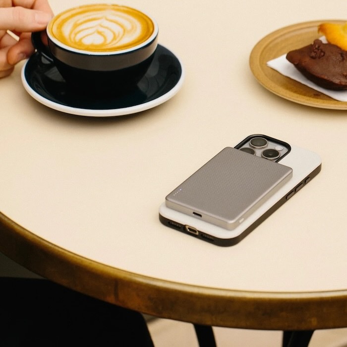 MagSafe powerbanka Native Union Active 5000mAh - bronzová - iSTYLE CZ
