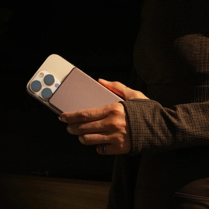 MagSafe powerbanka Native Union Active 5000mAh - bronzová - iSTYLE CZ