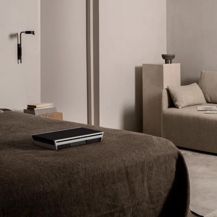 Bezdrátový reproduktor Bang & Olufsen Beosound Level Natural - hliníkový / tmavě šedý - iSTYLE CZ