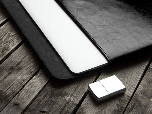 Obal na MacBook Air 13 " Red Ant Whiskey Aroma - hnědý