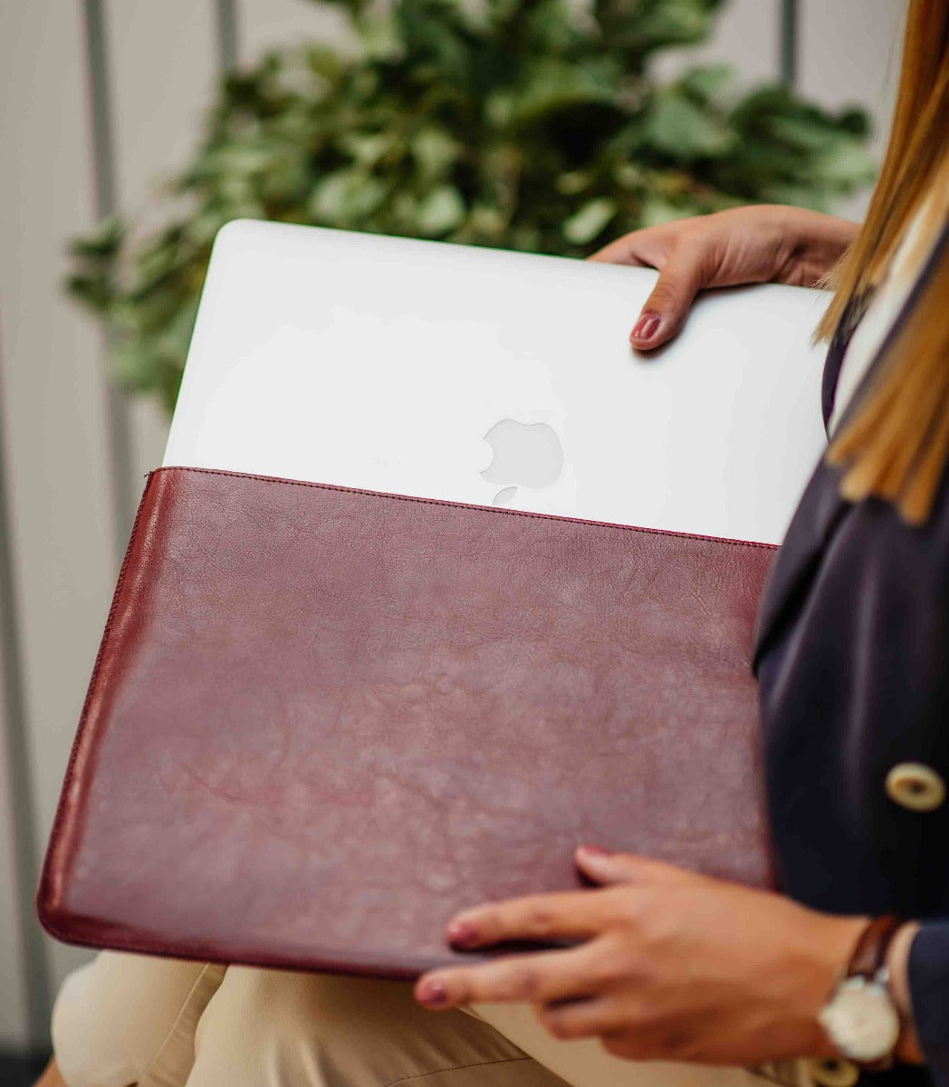 Obal na MacBook Pro 14" Red Ant Whiskey Aroma - červený