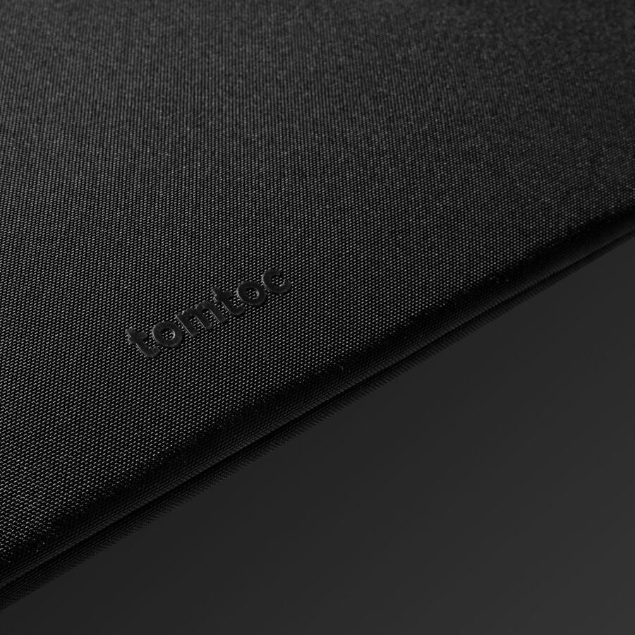 Pouzdro pro MacBook 16" tomtoc Voyage-A16 - černé - iSTYLE CZ