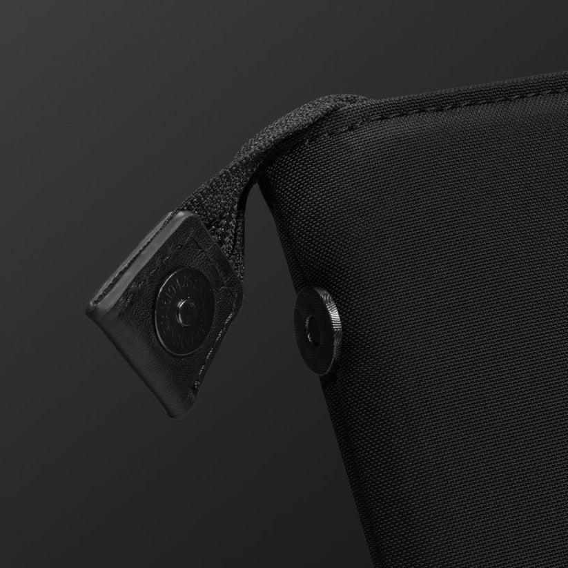 Pouzdro pro MacBook 16" tomtoc Voyage-A16 - černé - iSTYLE CZ