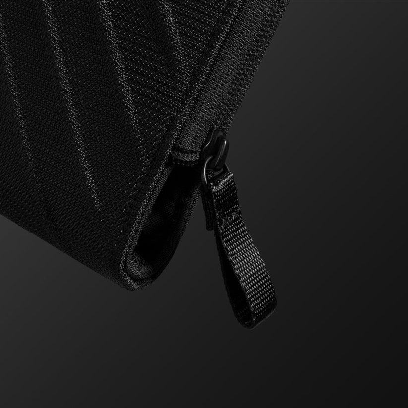 Pouzdro pro MacBook 16" tomtoc Voyage-A16 - černé - iSTYLE CZ