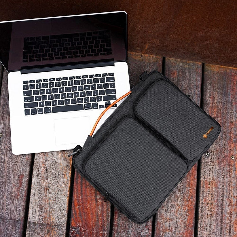 Brašna pro MacBook Pro 16" tomtoc Messenger - modrá - iSTYLE CZ