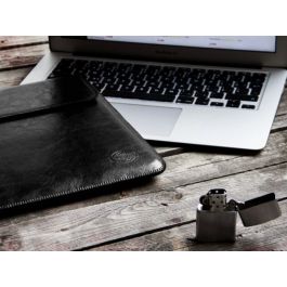 Obal na MacBook Pro 16 Red Ant Whiskey Aroma - černý