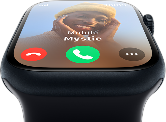 Pohled zepředu na Apple Watch, na kterých se ukazuje příchozí hovor.