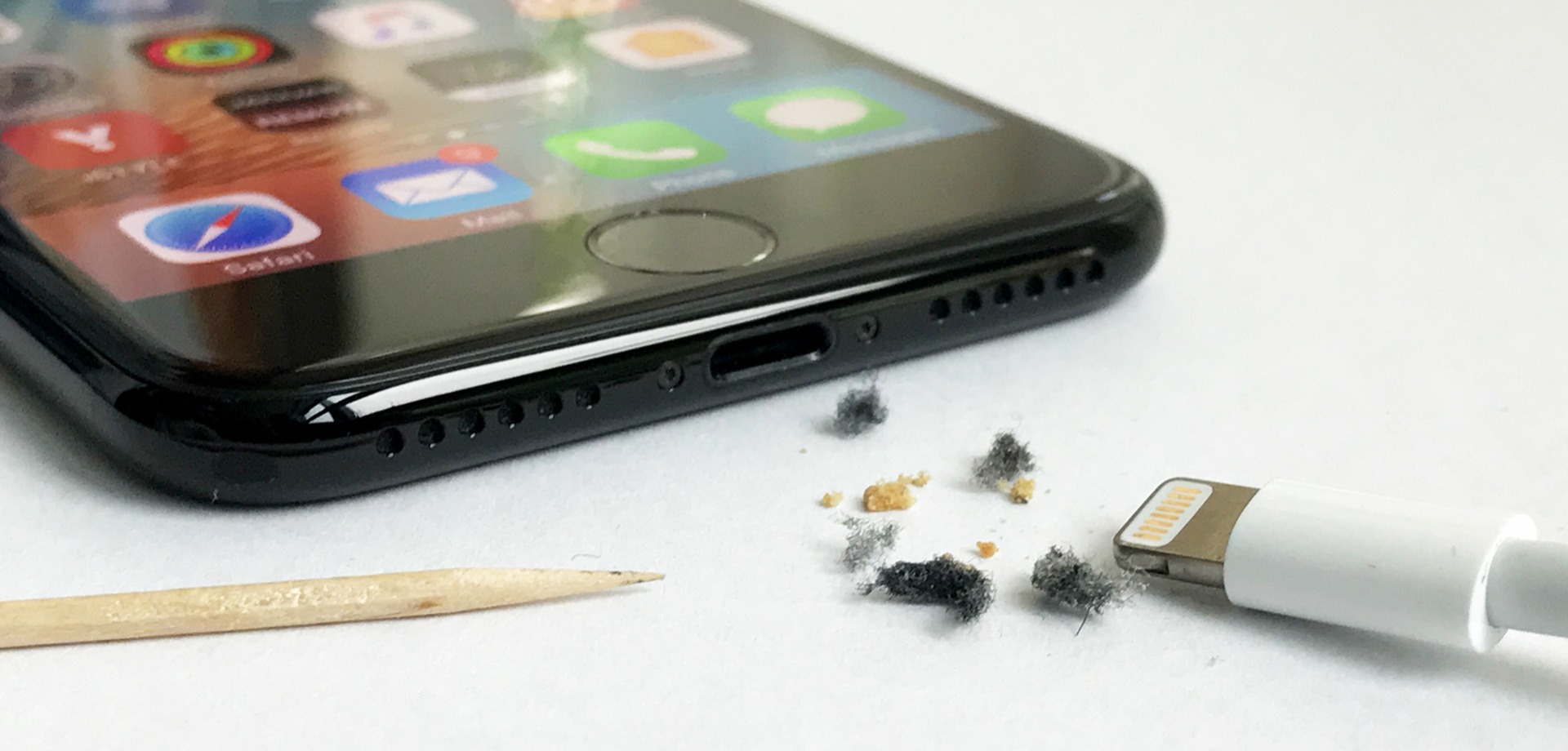 Jak vyčistit iPhone nabíjení?